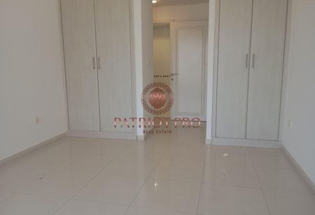 Chiller Free | 2BHK + Landry + Maids | Vacant - Photo 2