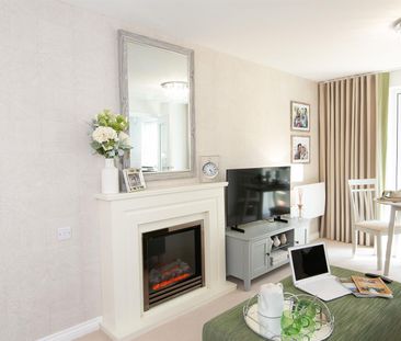 Charles Lodge, Evesham, Worcestershire - Photo 4