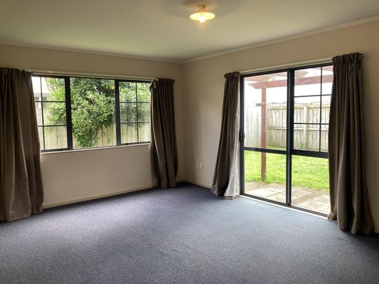 12 Tralee Place, Hamilton East — - Photo 1