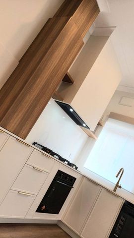 Style and Comfort, Fully Renovated & Architecturally Designed 4 Bedroom Family House with Versatile Floorplan. Large Entertaining Backyard. - Photo 5