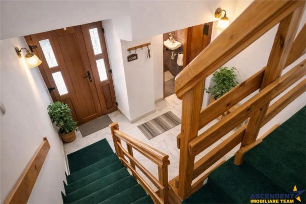Vila cu 5 camere si garaj propriu, Centrul Istoric/ Drumul Poienii, Brasov - Fotografie 1