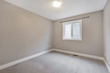 For Lease - 1340 Lormel Gate, Innisfil, Ontario - Photo 4