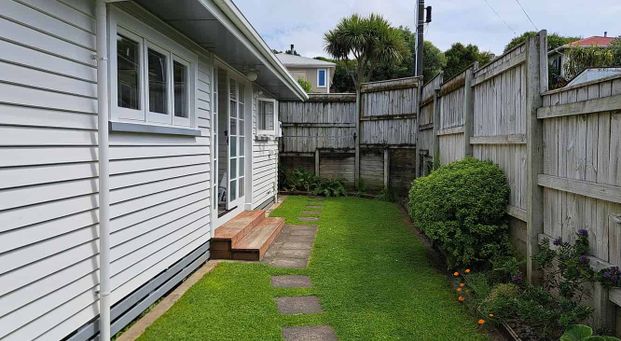 Charming 3BR Home in Spotswood! - Photo 1