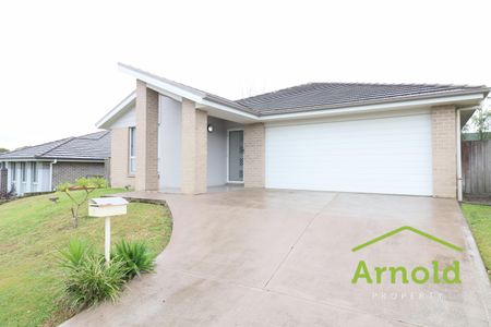 SPACIOUS 4 BEDROOM FAMILY HOME - Photo 4