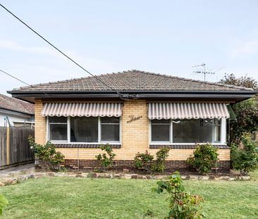 3 Winston Drive, Caulfield South VIC 3162 - House For Rent | Domain - Photo 4