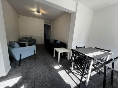 4 bedroom terraced house to rent - Photo 2