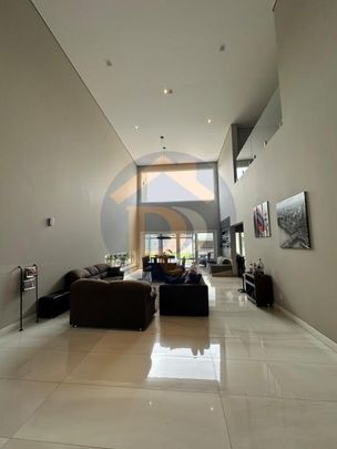 Requinte E Conforto Na Residencia Dos Sonhos Em Condominio Palmeiras Imperiais - 1000 m Com 660 m² de - Photo 1