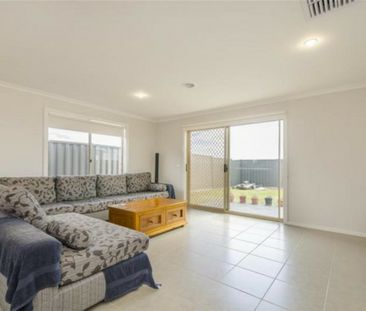 15 Romek Way, Truganina VIC, Belconnen - Photo 2