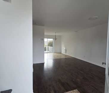Grand Logement 2 étages Avec Cours Privé - Photo 2