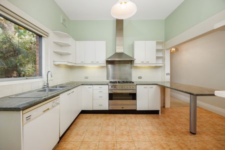 3 Shirley Road, Roseville NSW 2069 - House For Rent | Domain - Photo 2