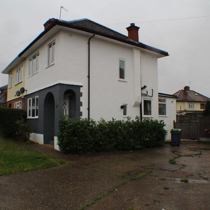 3 bedroom semi-detached house to rent - Photo 2