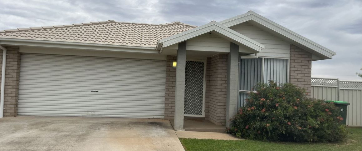 Spacious 4-Bedroom Duplex Perfect for Family Living - Photo 1