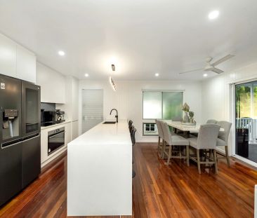 Stunning Queenslander On Boundary! - Photo 3