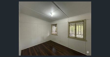 Charming Family Residence in Taringa - Photo 2