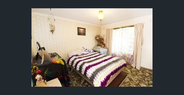 CHARACTER-FILLED 2-BEDROOM HOME IN TORQUAY - Photo 1