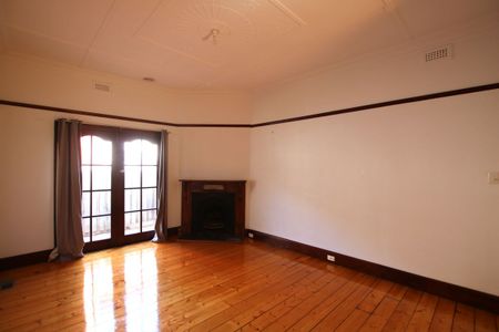 3 bedroom house with lots of space to breathe! - Photo 2