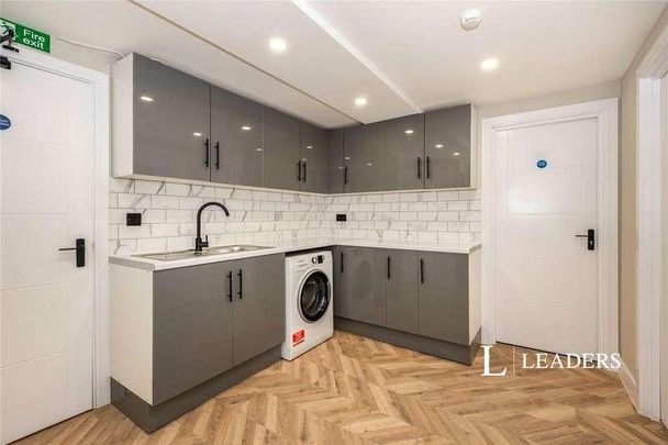 Sherwood Crescent, Reigate, Surrey, RH2 - Photo 1