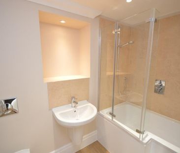 3 bedroom flat to rent - Photo 5