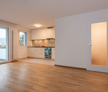 MODERNE WOHNUNG ZU VERMIETEN - ERSTE MONATSMIETE MIETZINSFREI - Foto 1