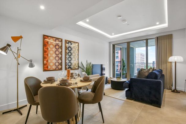 Live at Embassy Boulevard by Moda: spacious, fully furnished 2-bedroom apartments with exceptional resident amenities, flexible living spaces and a vibrant community in the heart of Nine Elms. - Photo 1