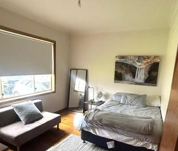 19 Riviera Street, Mentone - Photo 3