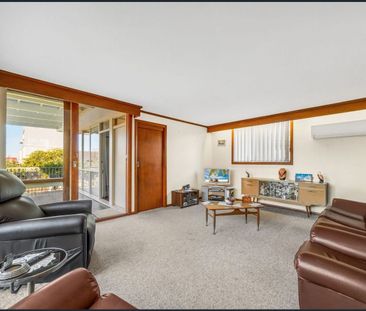 Family home in a sought-after location - Photo 2