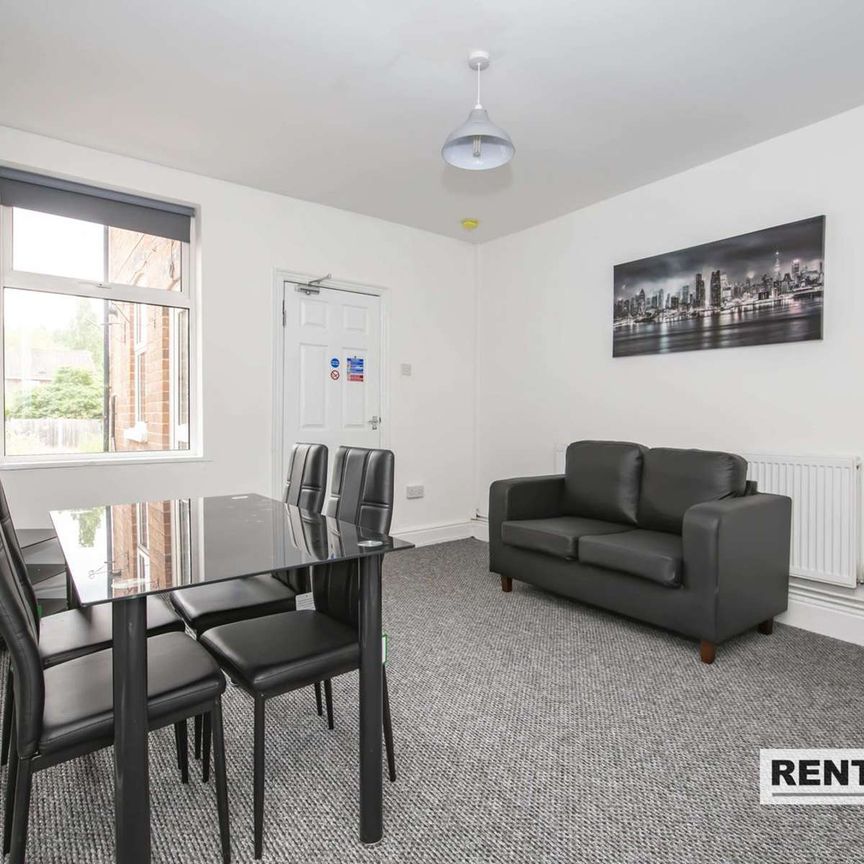 🏡 Easy Living Starts Here – Welcoming House Share in Nuneaton! - Photo 1