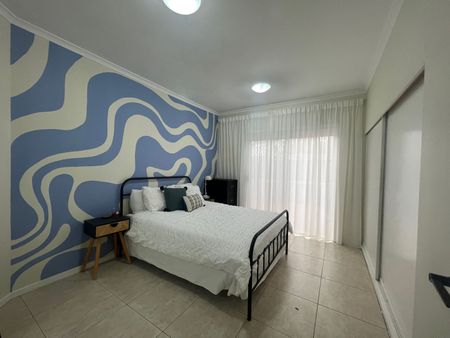 Modern Four Bedroom Family Home - Photo 3