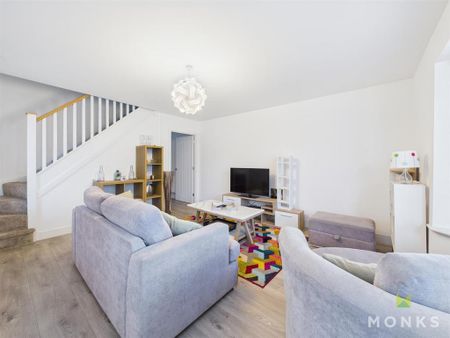 2 bedroom end of terrace house to rent - Photo 2