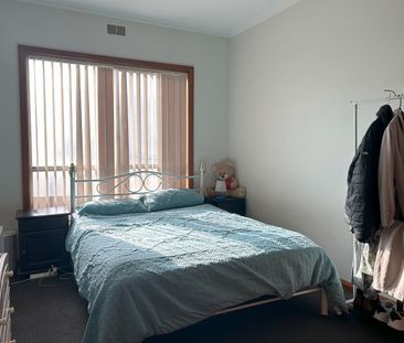 Private & Peaceful Top-Floor Retreat - Photo 5