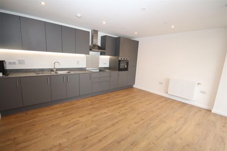 1 bedroom Apartment to let - Photo 2