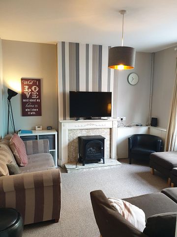 4 bedroom house - Photo 2