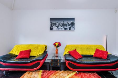 5 bedroom end of terrace house to rent - Photo 3