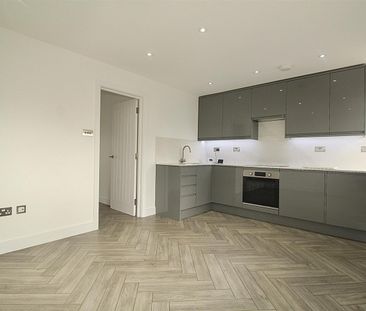 2 Bedroom Maisonette - Upper To Let - Photo 2