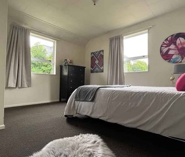 Sunny warm fully furnished house with views - Photo 2