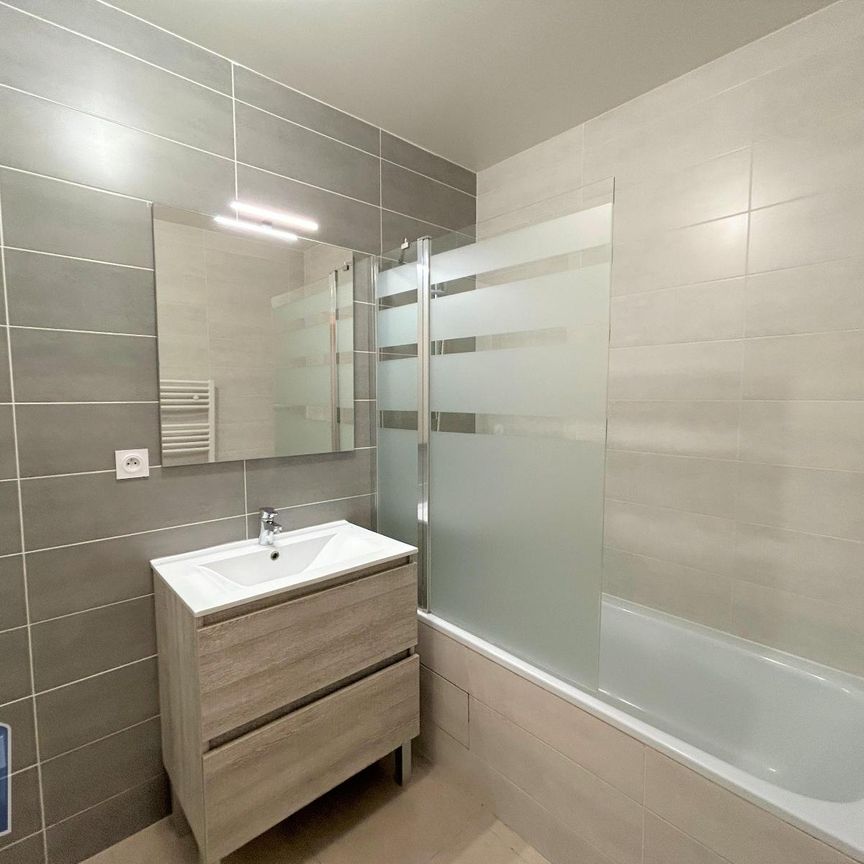 Location Appartement 3 pièces 64m² ST JEAN DE VEDAS 34430 - Photo 1