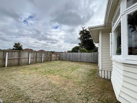 Beautiful 4 Bedroom Unit in Papatoetoe - Photo 3