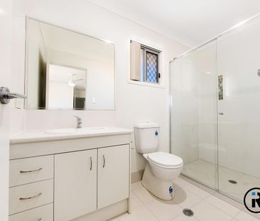 MUST SEE, NEAR NEW 3 BEDROOM FAMILY HOME! - Photo 4