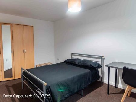 Room 3, 38 Heslington Road - Photo 2