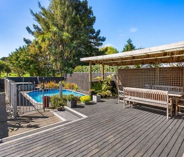 Spacious family home with a pool & large backyard - Photo 3