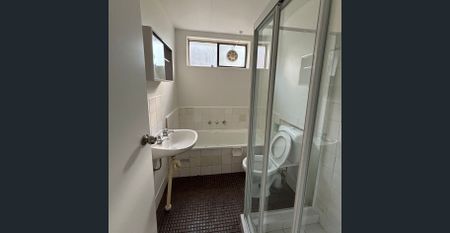 Modern 2 Bedroom Unit in Kingswood - Photo 2