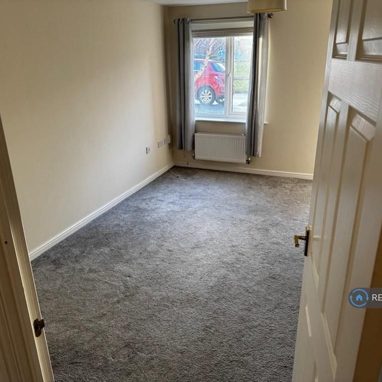 3 bedroom semi-detached house to rent - Photo 1