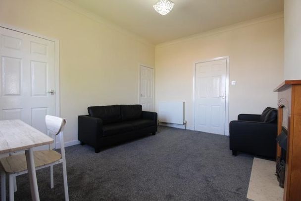 3 bedroom flat to rent - Photo 1