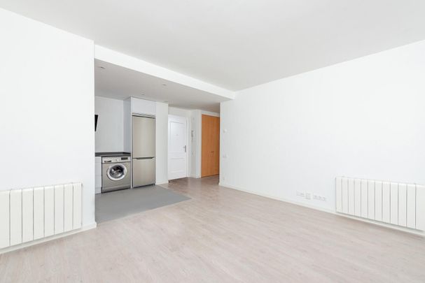 Piso de alquiler en La Rioja, 53, Villanueva de la Cañada ciudad - Photo 1