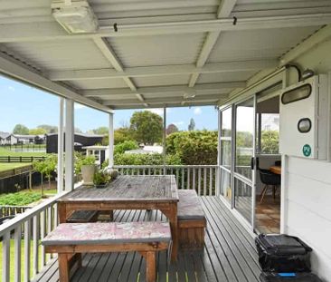 Spacious Family Living in Horotiu - Photo 5