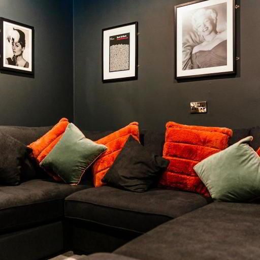 LUXURY STUDENT SHORT LET, 2 Asylum Road, Derry, BT48 7EZ - Photo 1
