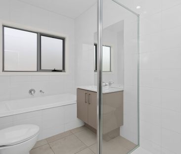 Spacious 4-Bedroom Home in Eynesbury - Photo 6