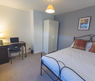 4 bedroom terraced house to rent - Photo 6