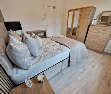 1 bedroom in a house share to rent - Photo 2