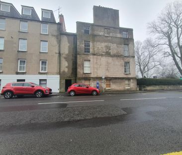 3 bedroom flat to rent - Photo 2